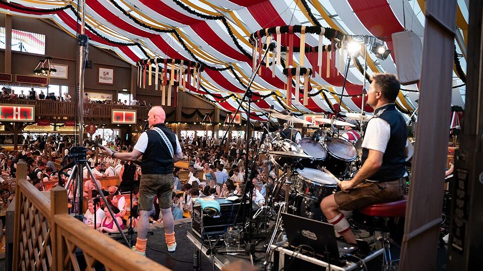 Die Partybilder vom Samstag, 15. August, aus dem Festzelt Krönner. Die Partybilder vom Samstag, 15. August, aus dem Festzelt Krönner.