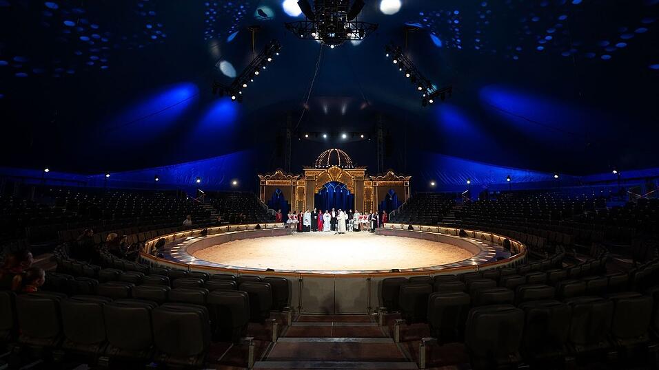 Der Circus Krone feierte am ersten Weihnachtstag die Premiere seines Winterprogramms, das in diesem Jahr unter dem Motto &laquo;Ich. Du. Wir. Krone&raquo; steht. (Archivbild)