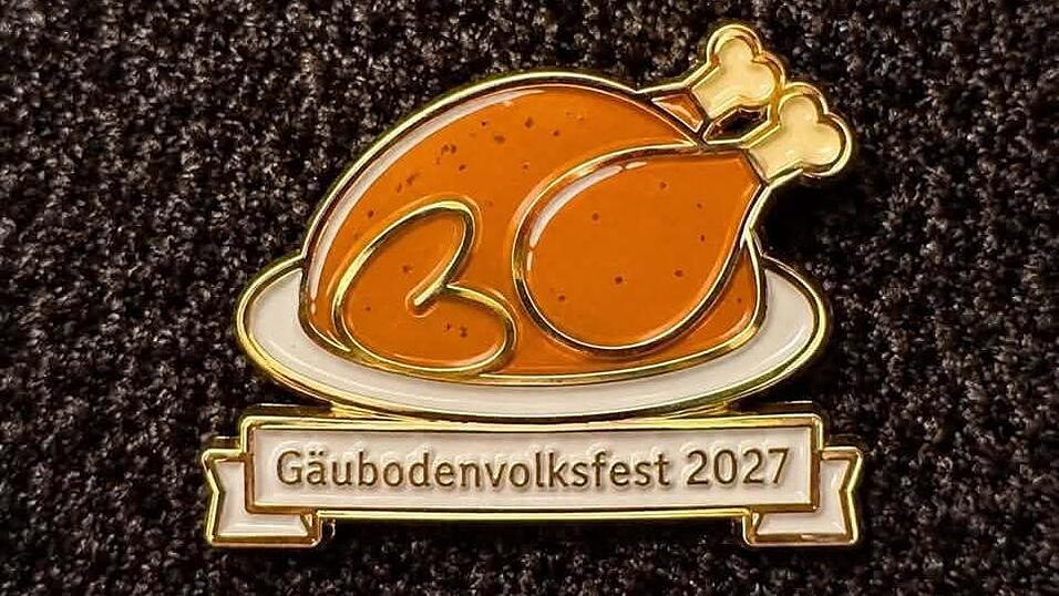 Unsere Leser haben bei der Umfrage im Internet zu einem m&ouml;glichen Pin-Motiv f&uuml;r 2027 sogar KI generierte Bilder angef&uuml;gt. Einige Vorschl&auml;ge sind zu detailliert. Die Sammlerpins des G&auml;ubodenvolksfestes bestechen ja durch ihre relative Einfachheit. Das Hendl ist am Design der bisherigen Pins relativ nahe dran.