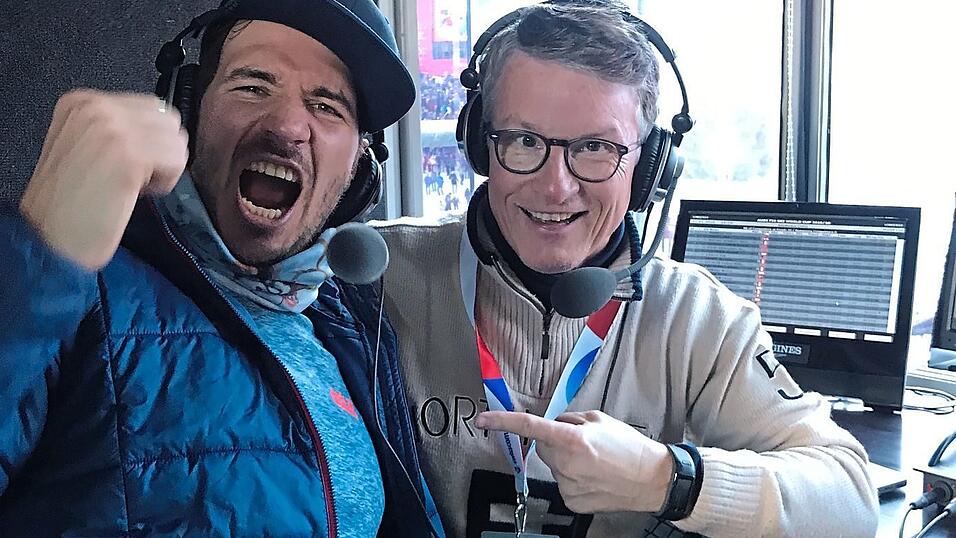 Bernd Schmelzer mit Co-Moderator Felix Neureuther in der Reporterkabine. Bernd Schmelzer mit Co-Moderator Felix Neureuther in der Reporterkabine.