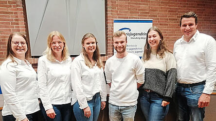 Abgesehen vom Vorsitzenden konnte die KJR-Vorstandschaft bei den Neuwahlen wieder komplett besetzt werden. Von links: Birgit Lermer, Anna Baumeister, Magdalena Schub, Florian Pscheidl, Johanna Bauer und Dominik Zankl. Krankheitsbedingt in Abwesenheit gewählt wurden zudem Karolina Zellmeier und Michaela Dilger.