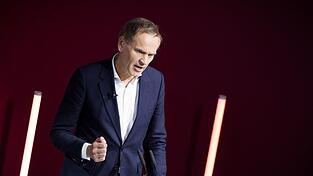 Der Vorstandsvorsitzende der Volkswagen AG und Porsche AG, Oliver Blume, sprach zur Belegschaft in Wolfsburg. (Archivbild) Der Vorstandsvorsitzende der Volkswagen AG und Porsche AG, Oliver Blume, sprach zur Belegschaft in Wolfsburg. (Archivbild)