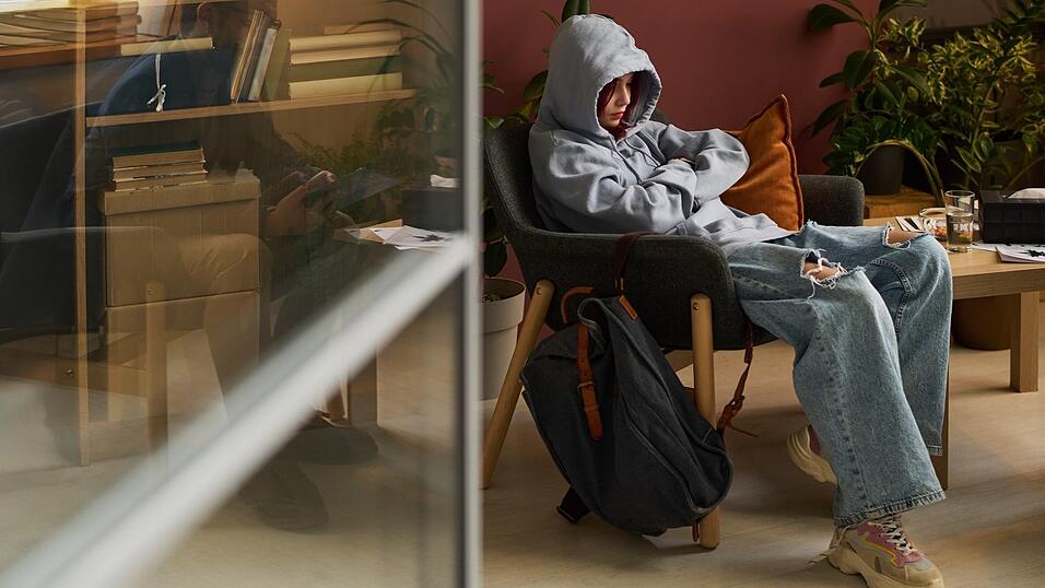 Bayern ist besser mit Schulpsychologen versorgt als viele andere Bundesl&auml;nder. Trotzdem ist der Bedarf nicht abgedeckt. Denn psychische Probleme treten bei Kindern und Jugendlichen immer h&auml;ufiger auf.