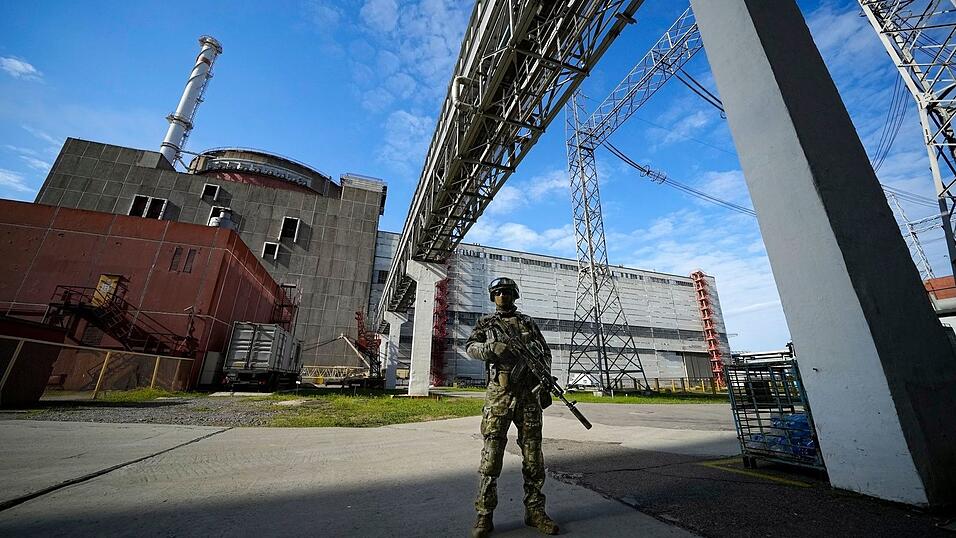 Russische Truppen kontrollieren seit dem Frühjahr 2022 das ukrainische Atomkraftwerk Saporischschja im Südosten des Landes. (Archivbild) Russische Truppen kontrollieren seit dem Frühjahr 2022 das ukrainische Atomkraftwerk Saporischschja im Südosten des Landes. (Archivbild)