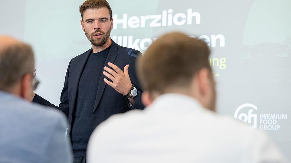 Maximilian Tönnies ist seit 2018 Gesellschafter der Tönnies-Unternehmensgruppe - zusammen mit Vater Clemens und Cousin Robert. (Archivbild) Maximilian Tönnies ist seit 2018 Gesellschafter der Tönnies-Unternehmensgruppe - zusammen mit Vater Clemens und Cousin Robert. (Archivbild)