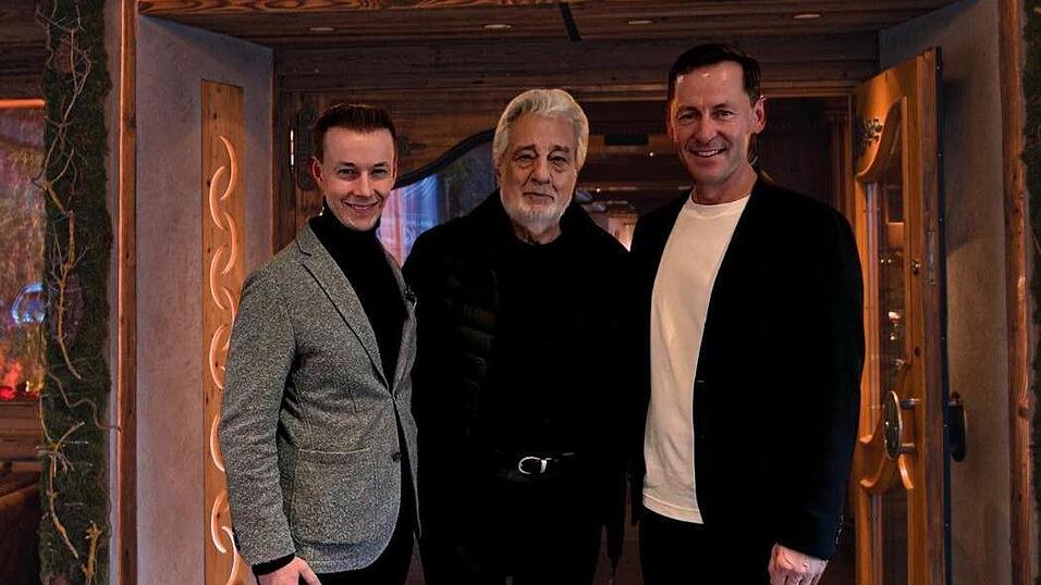 Alfons Wei&szlig; mit Startenor Placido Domingo und Bayerwaldhof-Inhaber Thomas M&uuml;hlbauer