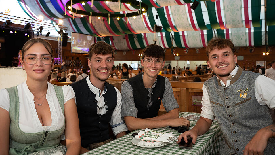 Die Partybilder vom Mittwoch, 12. August, aus dem Festzelt Weckmann. Die Partybilder vom Mittwoch, 12. August, aus dem Festzelt Weckmann.