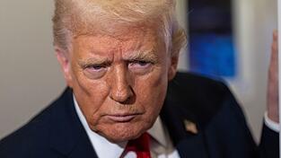 Ein Gerichtsverfahren gegen Trump zur Wahl 2020 wird fallengelassen. Ein Gerichtsverfahren gegen Trump zur Wahl 2020 wird fallengelassen.