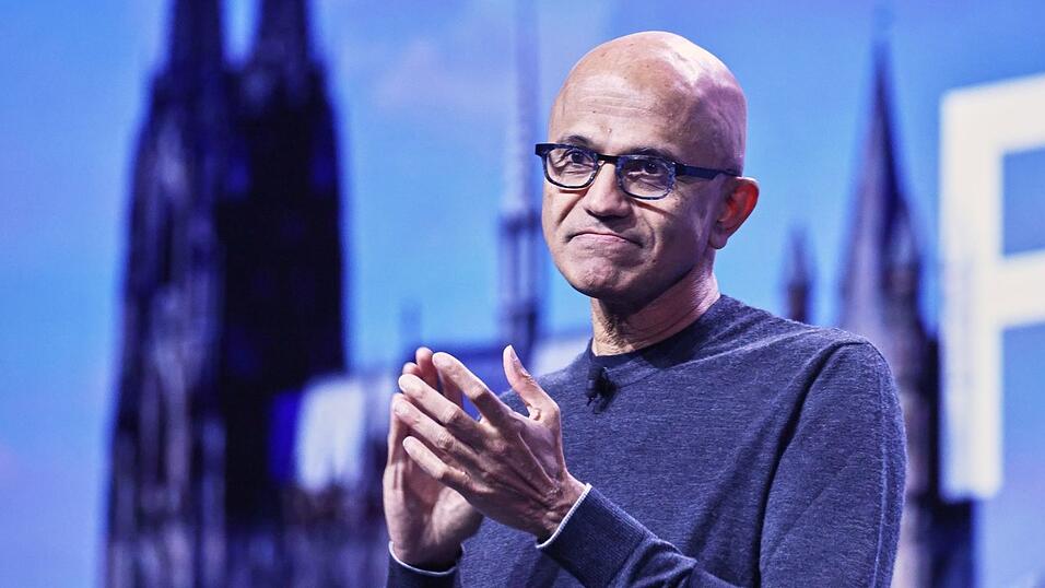 Der Vorstandsvorsitzende von Microsoft, Satya Nadella, wirbt um das Vertrauen europäischer Kunden. Der Vorstandsvorsitzende von Microsoft, Satya Nadella, wirbt um das Vertrauen europäischer Kunden.