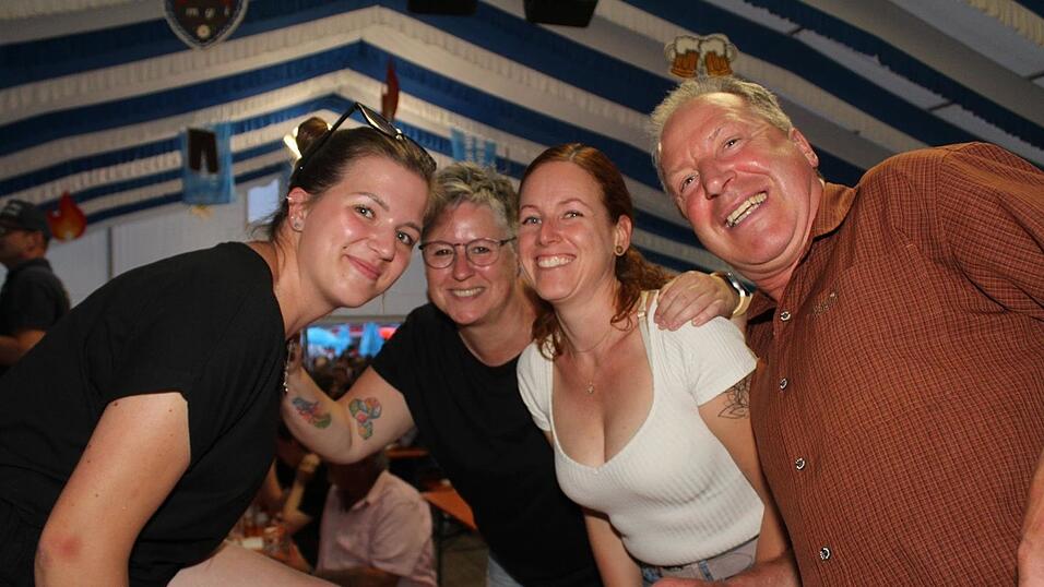 Zur Musik von Headless wurde ausgelassen gefeiert.