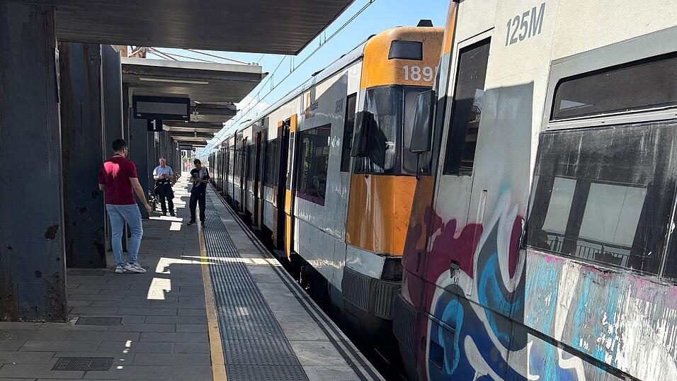 Die Nahverkehrsz&uuml;ge in Katalonien sind vor allem in den Hauptverkehrszeiten voll. (Archiv-Bild)