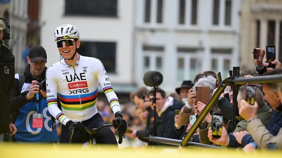 Tadej Pogačar beim Start in Antwerpen. Tadej Pogačar beim Start in Antwerpen.