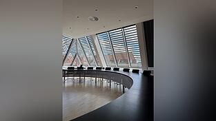 Keine Live-Streams: Wer einer &ouml;ffentlichen Sitzung des Moosburger Stadtrates beiwohnen will, muss weiter ins Feyerabendhaus kommen.