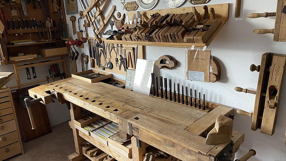 Die Werkbank, auf der Lodermeier fr&uuml;her f&uuml;r die Firma Stauner in Ettenkofen arbeitete, ist noch voll funktionst&uuml;chtig und kann im Heimathaus bestaunt werden.