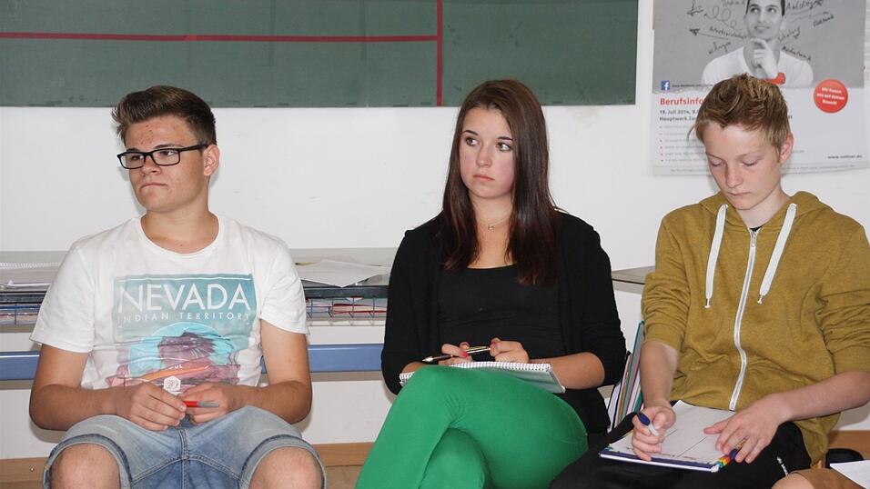 Corinna und Jenny standen w&auml;hrend des Besuchs der Redakteurin hinter der Kamera und versuchten sich als Pressefotografen.