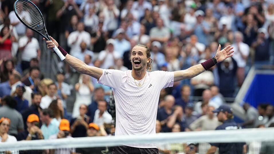 Alexander Zverev realisiert seinen Triumph erst mit Verz&ouml;gerung.