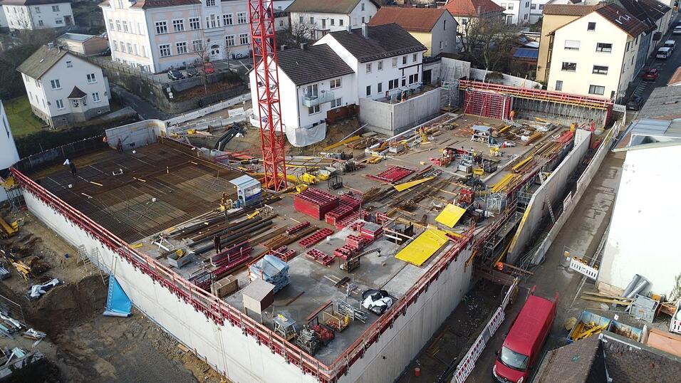 Die Baustelle von oben: Im M&auml;rz soll der Holzbau f&uuml;r die Bibliothek beginnen.