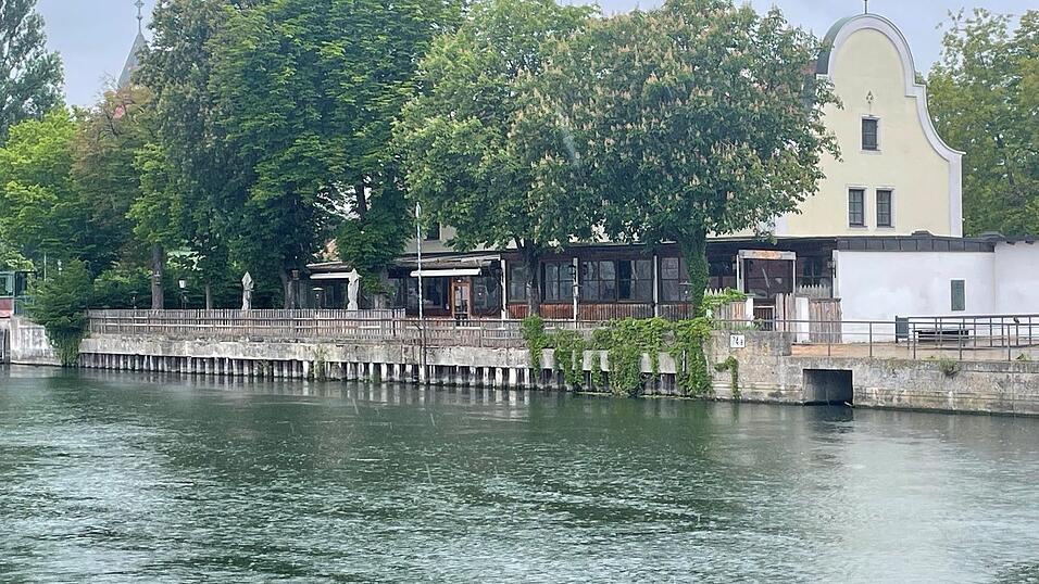 Noch steht das Gasthaus 'Zur Insel', f&uuml;r&nbsp;Viele wohl Landshuts sch&ouml;nstgelegener Biergarten.