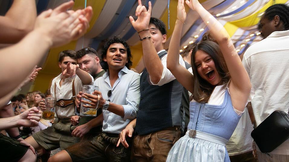Die Partybilder vom Freitag, 8. August, aus dem Festzelt Reisinger. Die Partybilder vom Freitag, 8. August, aus dem Festzelt Reisinger.