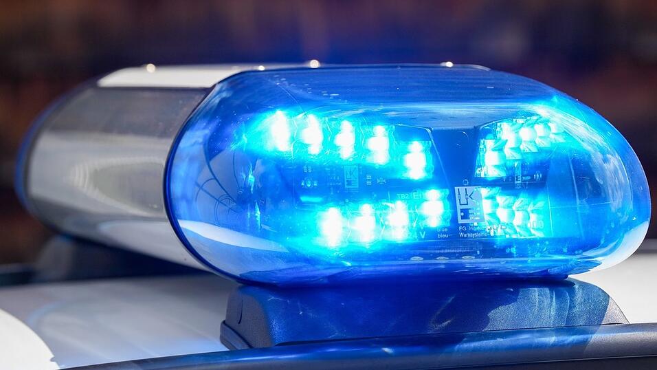 Gegen den jungen Mann wird gleich wegen mehrerer Delikte ermittelt. (Symbolbild) Gegen den jungen Mann wird gleich wegen mehrerer Delikte ermittelt. (Symbolbild)