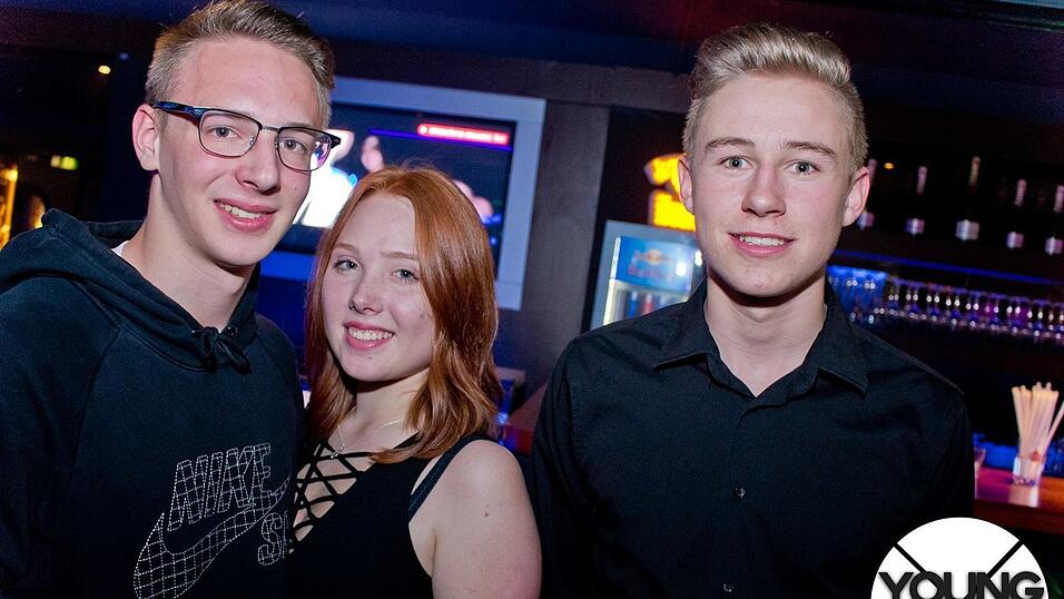 Bei der 'Young & Crowd'-Veranstaltung in der Diskothek Onyx wurde am Freitag ausgelassen gefeiert. Bei der 'Young & Crowd'-Veranstaltung in der Diskothek Onyx wurde am Freitag ausgelassen gefeiert.
