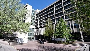 Das Justizzentrum in München. Die Ermittlungsbehörden werfen dem Deutsch-Russen Totschlag und Mord vor.
