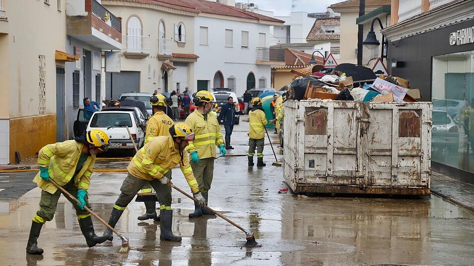 Drei Menschen starben durch Hochwasser nach heftigen Regenf&auml;llen in S&uuml;dspanien.