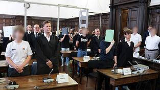 Alle Angeklagten wurden wegen Mitgliedschaft oder Unterstützung der rechten Terrorgruppe verurteilt. Alle Angeklagten wurden wegen Mitgliedschaft oder Unterstützung der rechten Terrorgruppe verurteilt.