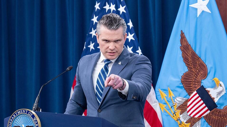 Pentagon-Chef Hegseth warnt den Iran.