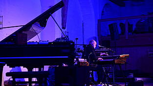 Martin K&auml;lberer versetzte seine Zuh&ouml;rerschaft im Salzstadel in andere Dimensionen und Sph&auml;ren.