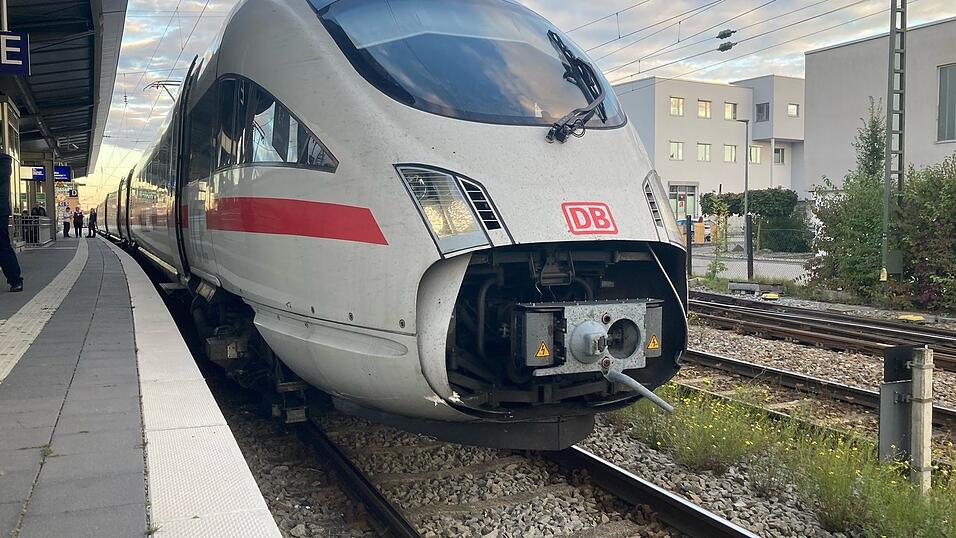 Nur ein Kratzer am Zug zeugte von der Kollision. 
