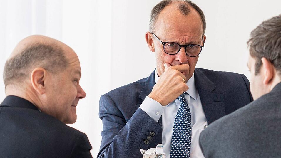 Der wahrscheinliche n&auml;chste Bundeskanzler Friedrich Merz (CDU) ber&auml;t im Kanzleramt mit Amtsinhaber Olaf Scholz (SPD) und SPD-Chef Lars Klingbeil &uuml;ber das weitere Vorgehen.