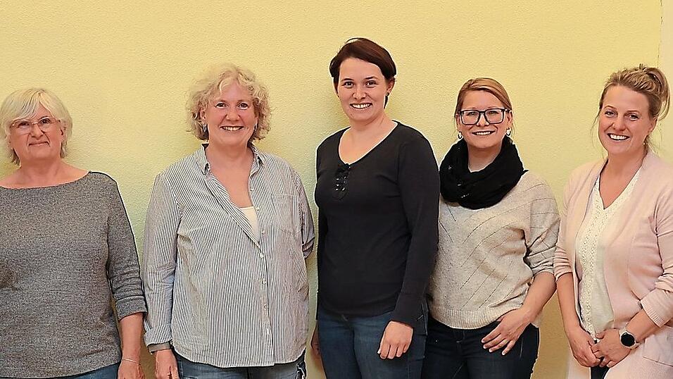 Bei der Turn-Abteilung der FVgg Gammelsdorf wurden (v.l.) die bisherige Vorsitzende Paula Fink, ihre Stellvertreterin Bärbl Maier und Andrea Dörschmidt (nicht auf dem Bild) verabschiedet - und die neue Vorstandschaft gewählt: Resi Pflügler, Julia Brandlmeier, Cornelia Wunderlich, Sandra Schmid und Hanna Wernthaler.