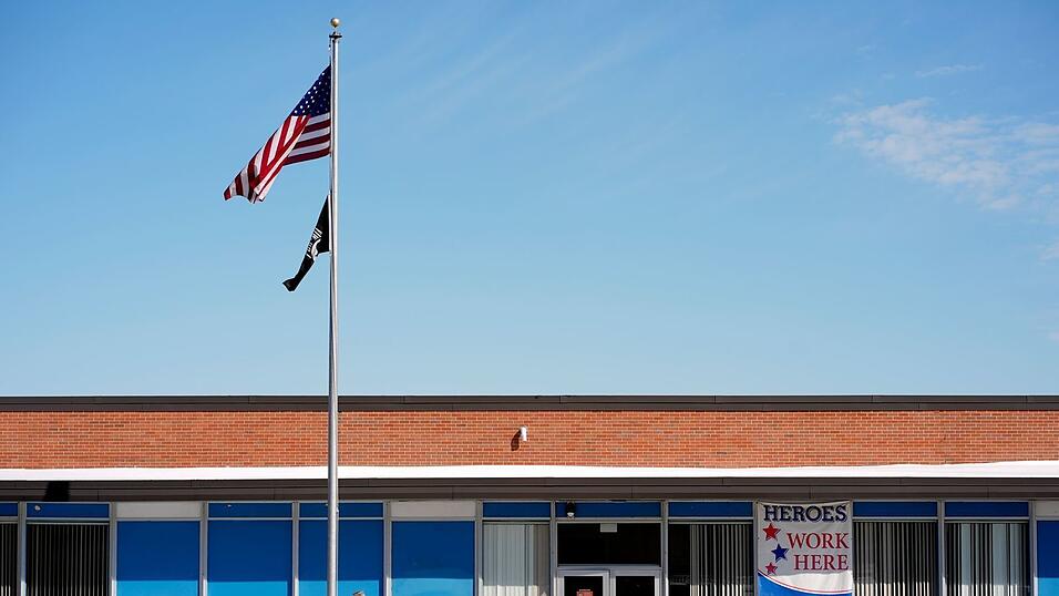 Der Postdienstleister USPS soll nach dem Willen Trumps eine Kontrollfunktion bei Briefwahlen übernehmen. (Archivbild) Der Postdienstleister USPS soll nach dem Willen Trumps eine Kontrollfunktion bei Briefwahlen übernehmen. (Archivbild)