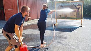 &bdquo;Wasser marsch&ldquo; hei&szlig;t es beim K&uuml;belspritzen der Feuerwehr.