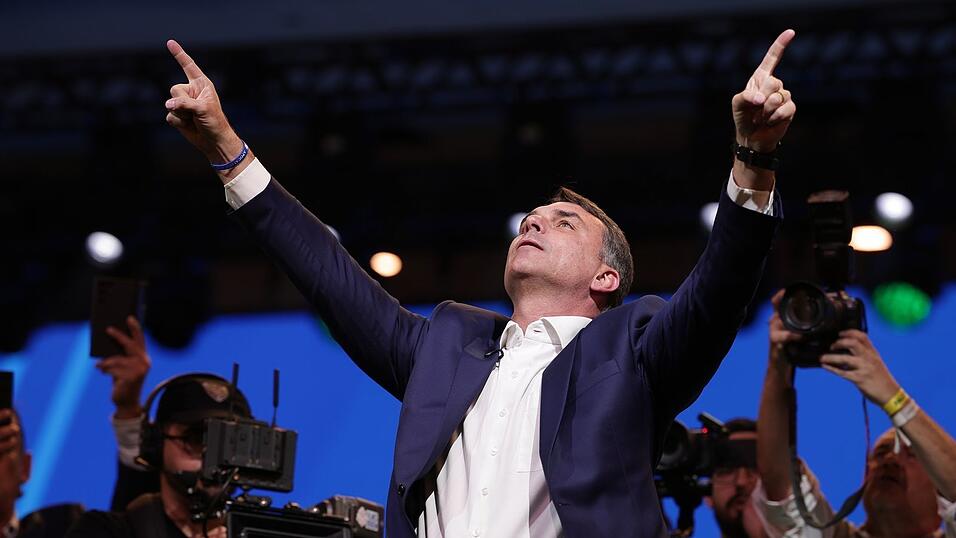 Die Familie Bolsonaro unterhält enge politische Beziehungen zu US-Präsident Donald Trump. Die Familie Bolsonaro unterhält enge politische Beziehungen zu US-Präsident Donald Trump.