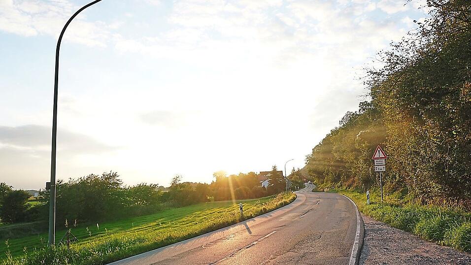 Die Stra&szlig;enerneuerung der Staatsstra&szlig;e 2 125 bei Demling wurde noch nicht ausgeschrieben. Es stehen noch keine Haushaltsmittel zur Verf&uuml;gung.