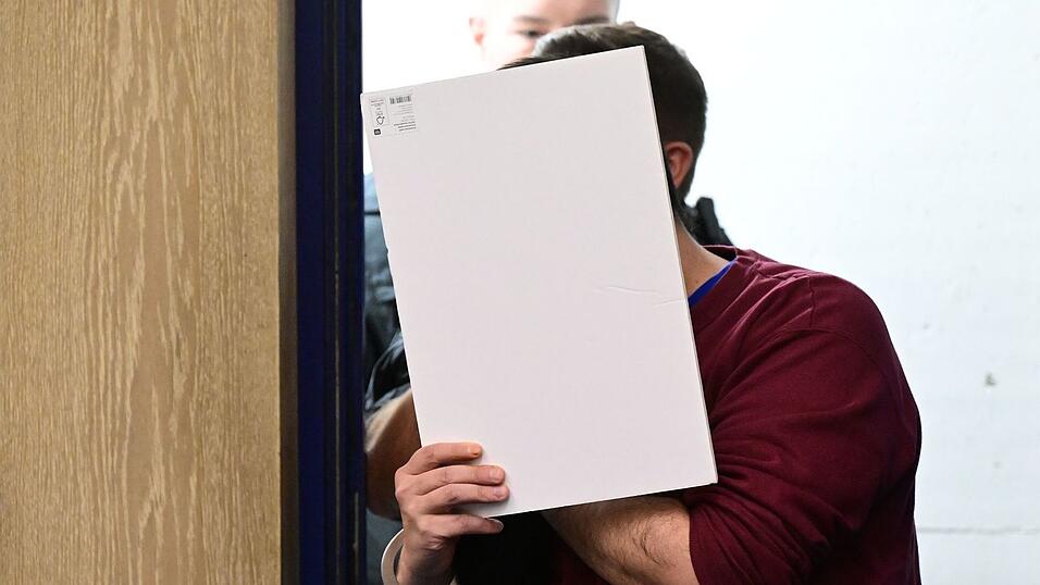 Das Gericht muss klären, ob der Angeklagte der Todesfahrt von Mannheim schuldfähig ist. Das Gericht muss klären, ob der Angeklagte der Todesfahrt von Mannheim schuldfähig ist.