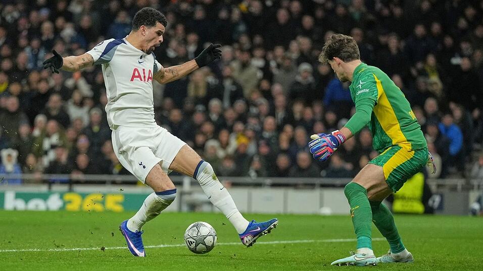 Tottenhams Dominic Solanke erzielte das 2:0 f&uuml;r die Spurs per Stolpertor.