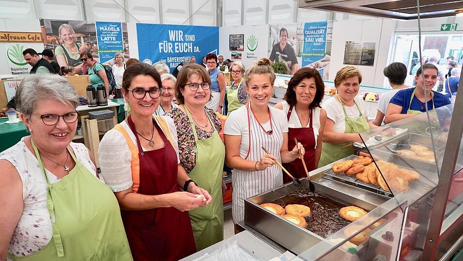 Die Wochenendee und der Feiertag waren gute Verkaufstage für Kiachl, wie die Landfrauen berichten. Die Wochenendee und der Feiertag waren gute Verkaufstage für Kiachl, wie die Landfrauen berichten.