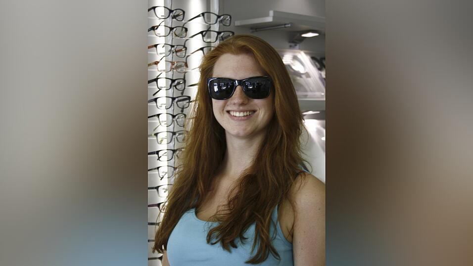 Die schwarze Nerdbrille mit grauen Gläsern ist Franziskas Lieblingsmodell.