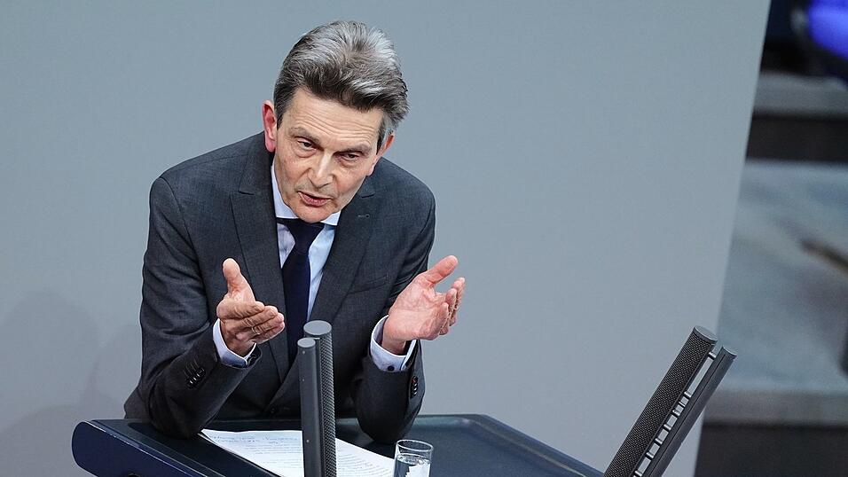 Rolf Mützenich, Vorsitzender der SPD-Bundestagsfraktion, spricht von einem «Sündenfall» der Union.