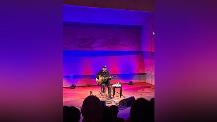 Am Wochenende begeisterte Alex Diehl mit seiner &bdquo;Leichter Tour&ldquo; im Blaibacher Konzerthaus.