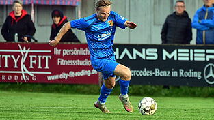 Quirin Huber will seinen 1. FC Bad K&ouml;tzting beim FC Teisbach zum enorm wichtigen Sieg f&uuml;hren.