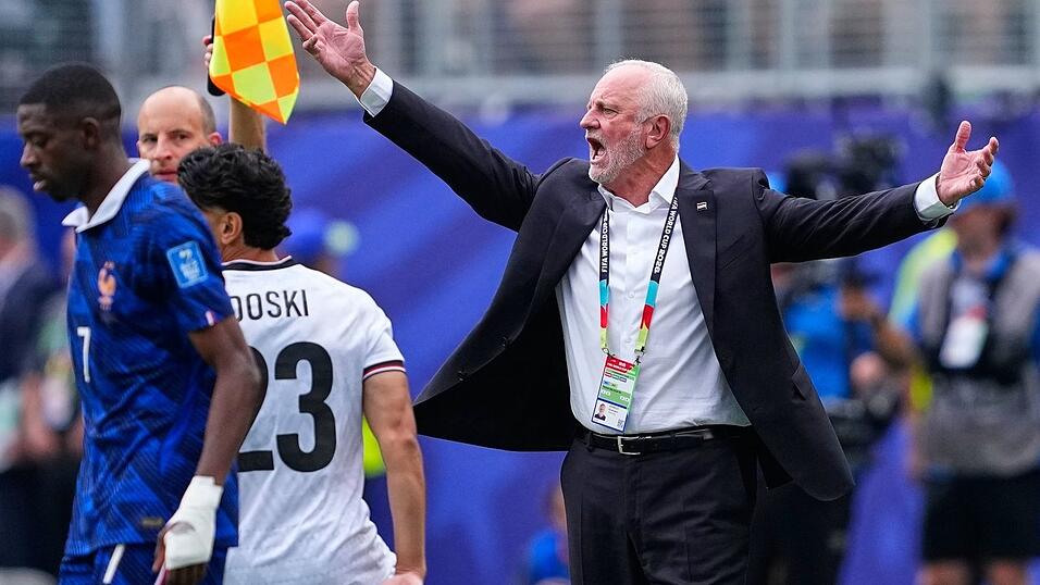 Graham Arnold trainiert den Irak seit Mai 2025. Graham Arnold trainiert den Irak seit Mai 2025.