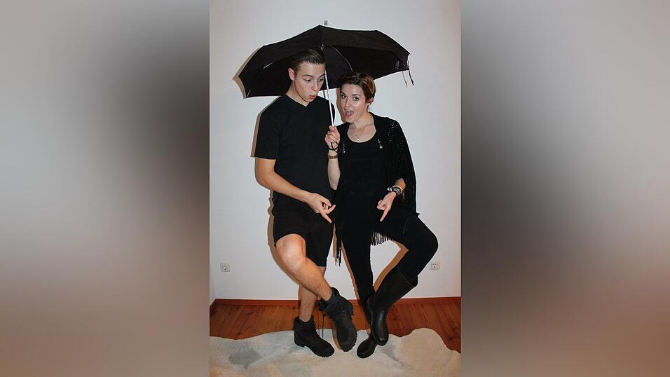Ein Festival-Look in schwarz.