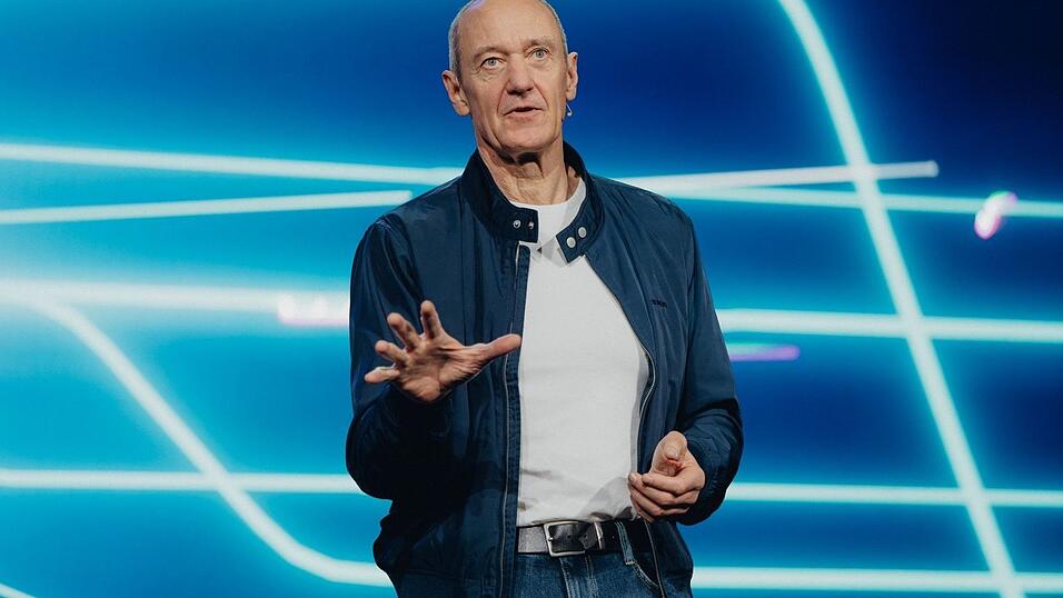 Siemens-Boss Roland Busch kündigte mehrere KI-Initiativen für die Industrie an. Siemens-Boss Roland Busch kündigte mehrere KI-Initiativen für die Industrie an.