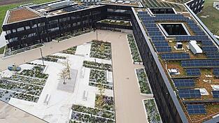 Das neue Landratsamt kostet rund 100 Millionen Euro - zu viel, finden einige Landratskandidaten. Das neue Landratsamt kostet rund 100 Millionen Euro - zu viel, finden einige Landratskandidaten.