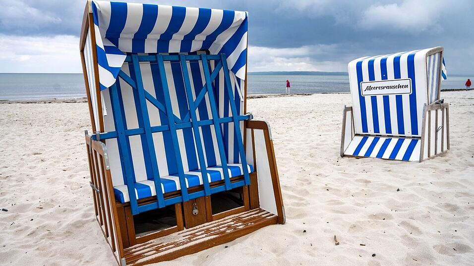 Die Strandk&ouml;rbe auf R&uuml;gen sind noch verschlossen.