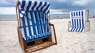 Die Strandk&ouml;rbe auf R&uuml;gen sind noch verschlossen.